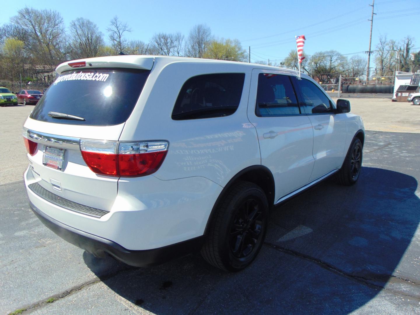 2012 White Dodge Durango (1C4RDHAG8CC) with an V6 3.6 Liter engine, Automatic, 5-Spd w/Overdrive transmission, located at 2105 Dixie Hwy, Louisville, KY, 40210, (502) 772-3333, 38.220932, -85.795441 - Photo#12